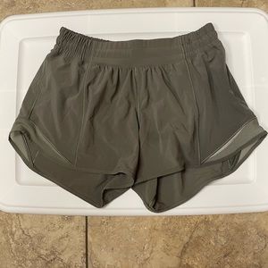 Lululemon Hotty Hot Shorts Size 6, Low Rise, 4 Inch